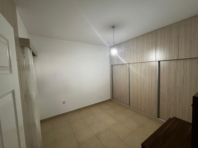 3+1 flat in a central location in Yenikent