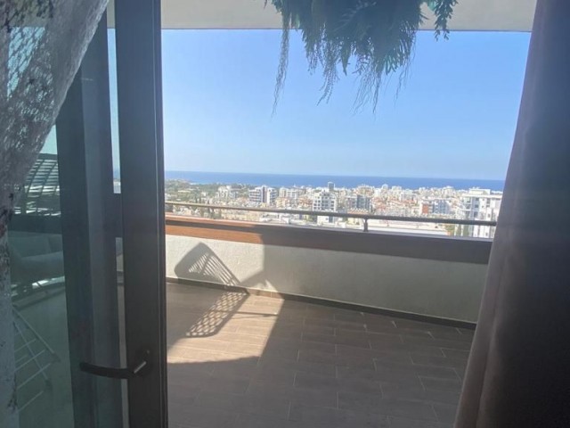 Komplett möbliertes 3+1-Penthouse zur Miete im Zentrum von Kyrenia