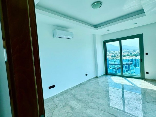 GİRNE’NİN KALBİNDE ÖZEL HAVUZLU PENTHOUSE 