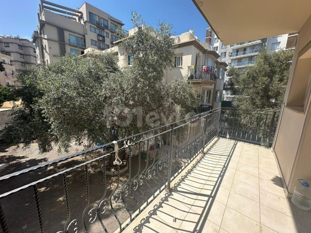 Geräumige, renovierte Wohnung zum Verkauf in einem botanischen Gebiet im Zentrum von Kyrenia