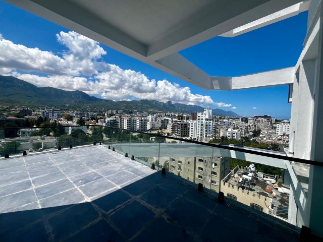 Ultraluxuriöse 3+1-Residenz mit privatem Pool im Komfort einer Villa mit einzigartigem Blick auf den Yachthafen und die Stadt