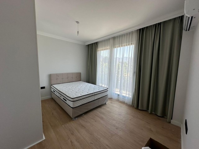 NUR OFFIZIELL!!! 3+1 WOHNUNG ZU VERMIETEN IN EINEM LUXUSANLAGE IN GIRNE KARAOĞLAND