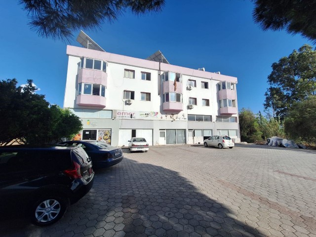 Immobilien zum Verkauf auf ca. 7 Dekaden Land an der Kalkanlı Road