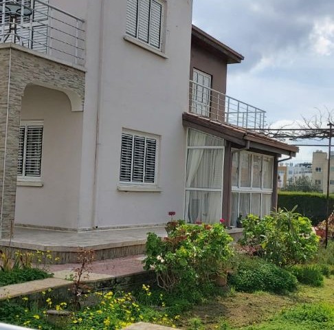 LEFKOŞA GÖNYELİ 3+2 SATILIK VİLLA 