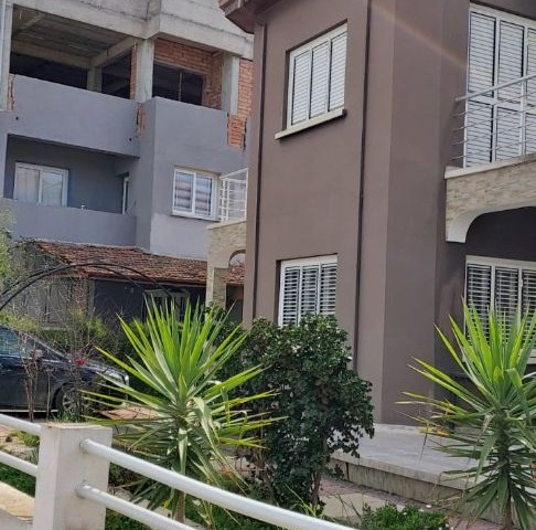 LEFKOŞA GÖNYELI 3+2 VILLA ZU VERKAUFEN 