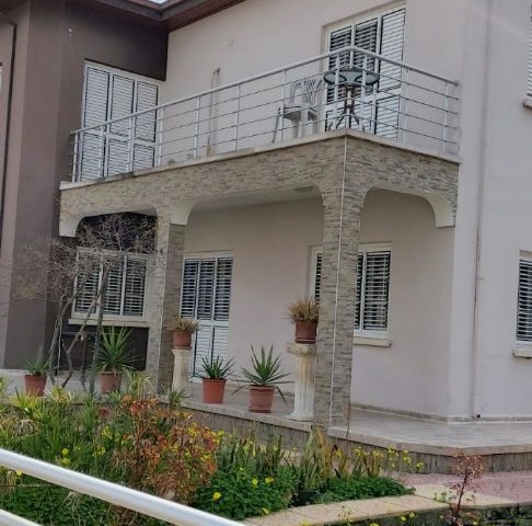 LEFKOŞA GÖNYELI 3+2 VILLA ZU VERKAUFEN 