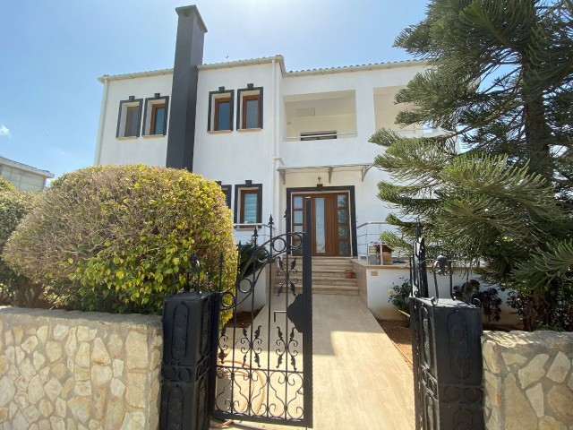 5+2 Villa for Sale in Famagusta Yeniboğaziçi