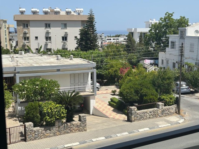 Gelegenheit!! 1+1 Wohnung zum Verkauf in Kyrenia Alsancak, ganz in der Nähe des Merit Hotels