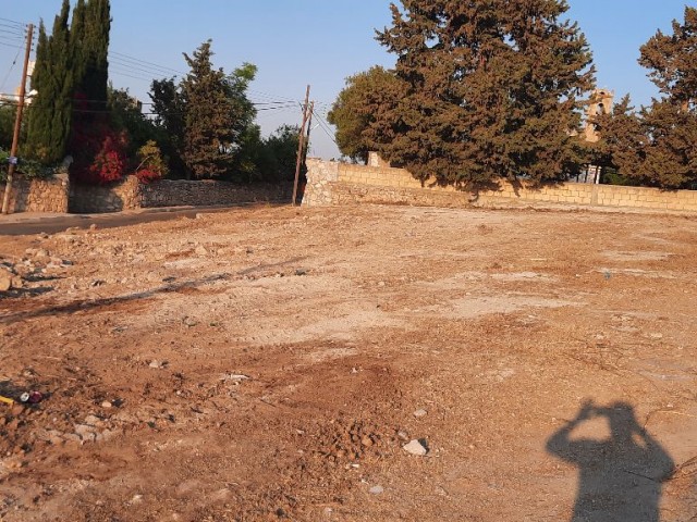 زمین در Girne Arapköy با مجوز تجاری در روستا