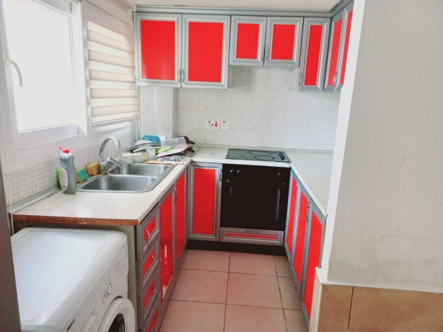 2+1 möbliertes Penthouse zur Miete in Kyrenia 