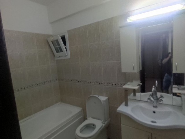 2+1 Wohnung 1 zur täglichen Miete in Kyrenia Zentrum. kat ** 