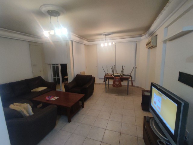 2+1 Wohnung 1 zur täglichen Miete in Kyrenia Zentrum. kat ** 