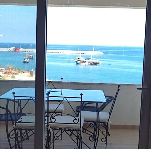 3+2 flats with sea view in the center of Kyrenia for daily rent