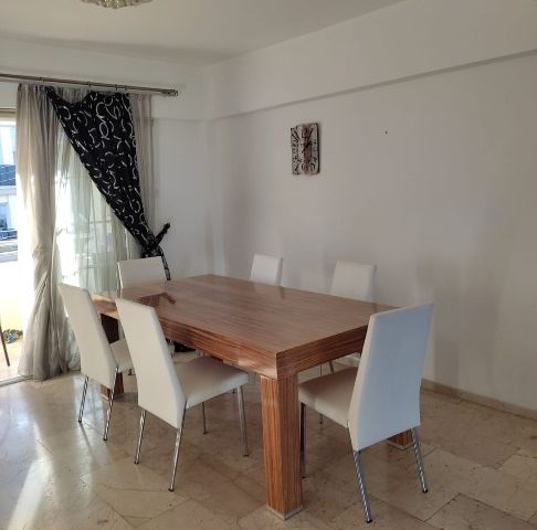 3+2 flats with sea view in the center of Kyrenia for daily rent