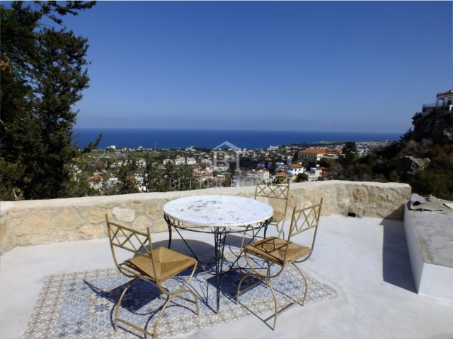 HISTORISCHE STEINVILLA MIT HERRLICHEM BLICK ZUM VERKAUF IN KYRENIA LAPTA ** 