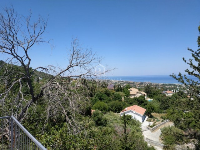 HISTORISCHE STEINVILLA MIT HERRLICHEM BLICK ZUM VERKAUF IN KYRENIA LAPTA ** 