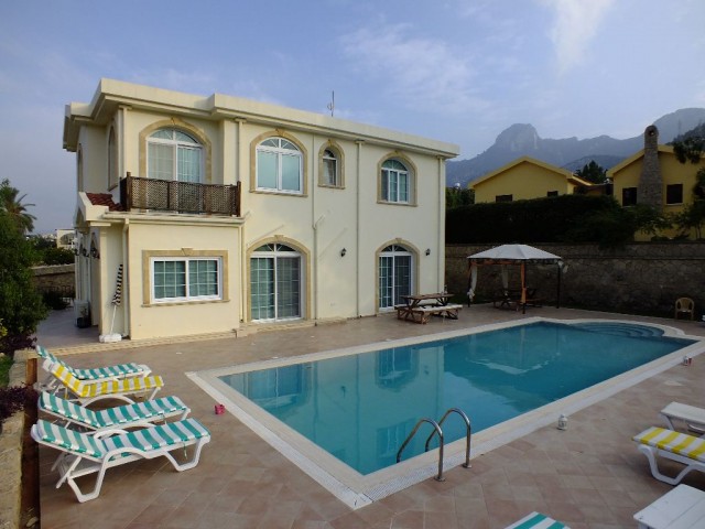 VOLLSTÄNDIG MÖBLIERTE 5+1 VILLA MIT POOL ZU VERMIETEN IN ÇATALKÖY, KYRENIA