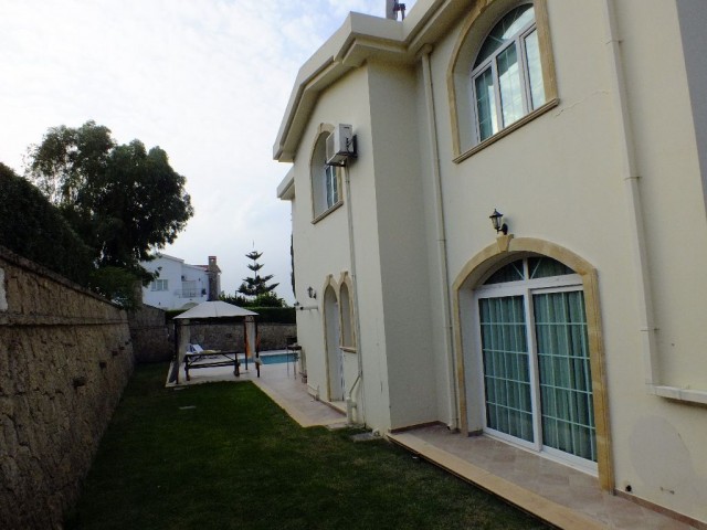 VOLLSTÄNDIG MÖBLIERTE 5+1 VILLA MIT POOL ZU VERMIETEN IN ÇATALKÖY, KYRENIA