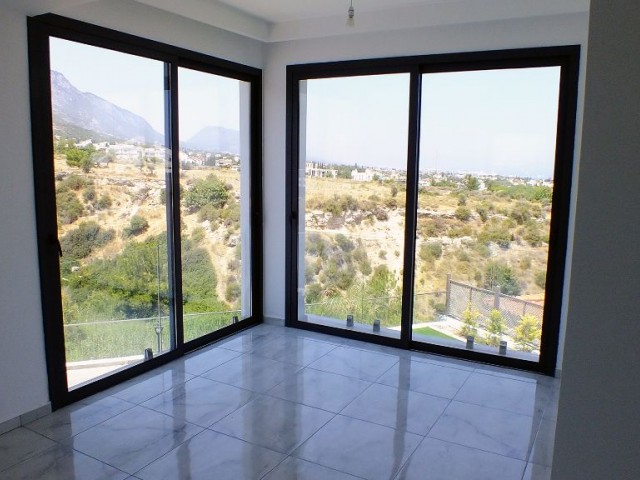 4+1 VILLA MIT HERRLICHEM MEER-UND BERGBLICK ZUM VERKAUF IN KYRENIA CHATALKÖY ** 