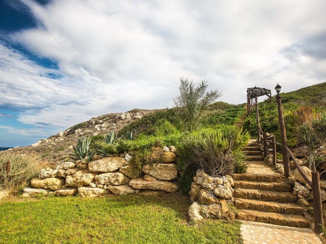 5+1 VILLA MIT HERRLICHEM MEER-UND BERGBLICK ZUM VERKAUF IN SÜßWASSER ** 