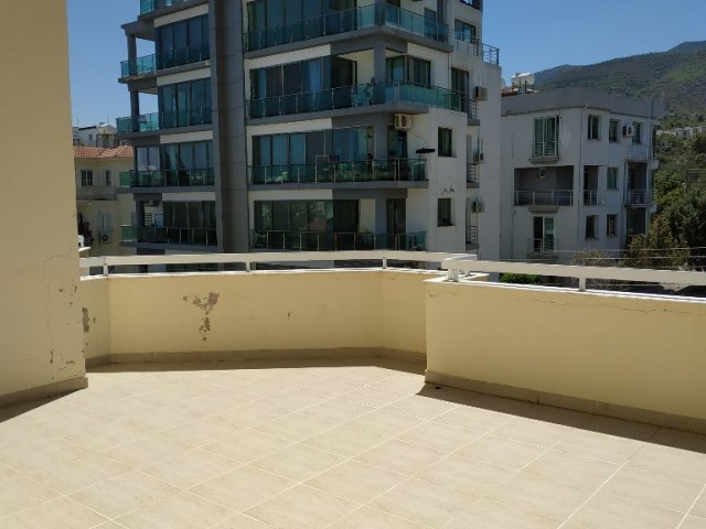 GİRNE MERKEZDE SATILIK 3+1 PENTHOUSE (TAKAS KABUL EDİLİR)