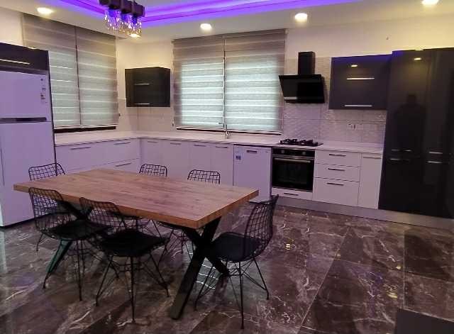 Girne Karaoğlan oğlunda satılık 3+1 220 m2 havuzlu villa full eşyalı