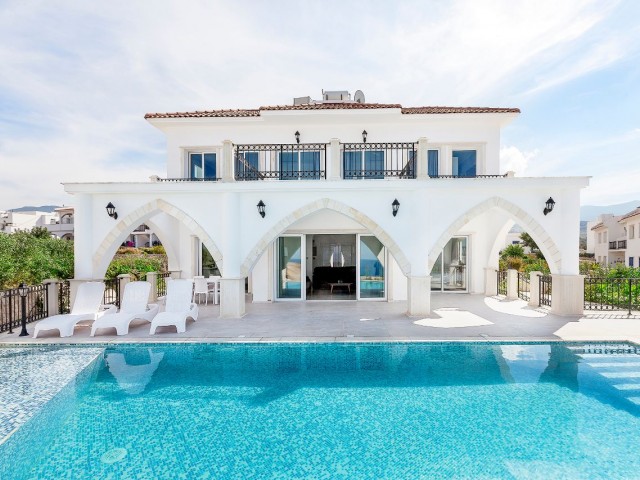 Gorgeous Villa with lovely opening views!