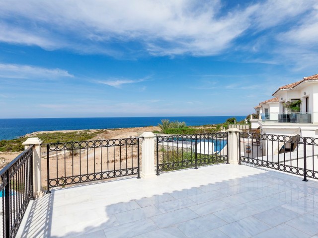 Gorgeous Villa with lovely opening views!