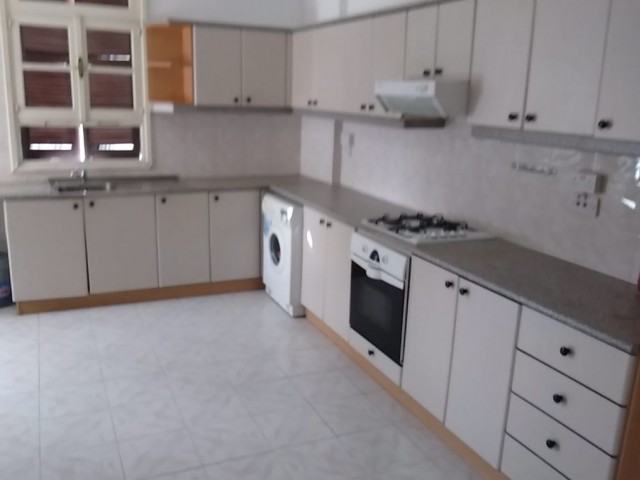 GİRNE MERKEZ DE 3 ODA SALON 160 M2 KİRALIK DAİRE