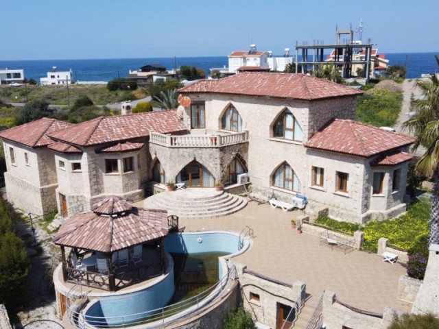 UNIQUE 5 BEDROOM STONE VILLA WITH AUTHENTIC STYLE, within walking distance to the sea in Karşıyaka ** 