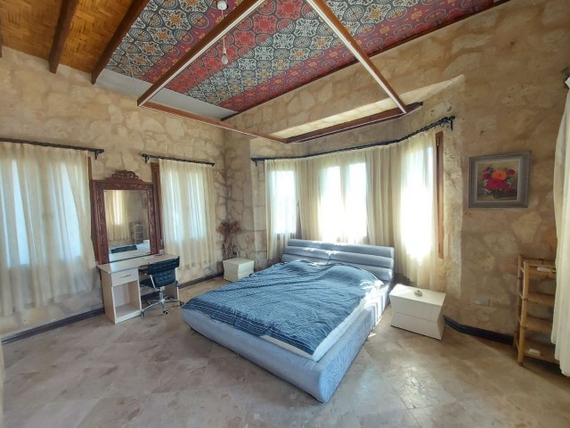 UNIQUE 5 BEDROOM STONE VILLA WITH AUTHENTIC STYLE, within walking distance to the sea in Karşıyaka ** 