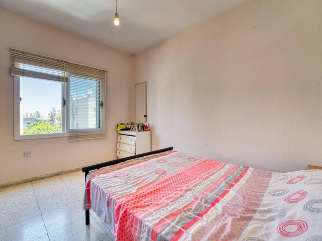 3+1 flat for sale in the center of Kyrenia, within easy reach of all shopping centers and the main street. ** 