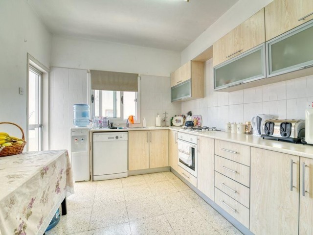 3+1 flat for sale in the center of Kyrenia, within easy reach of all shopping centers and the main street. ** 