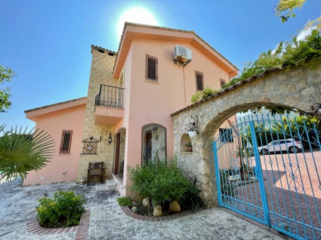 Speziell gestaltete villa mit herrlichem Blick in Alsancak Incesu ** 