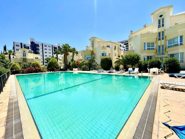 3+1 Wohnung zum Verkauf mit Garten im Erdgeschoss in einem anständigen Ort mit Pool im Zentrum von Kyrenia ** 