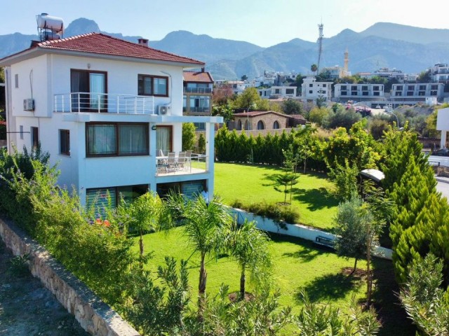 Triplex villa for sale in Çatalköy, Girne