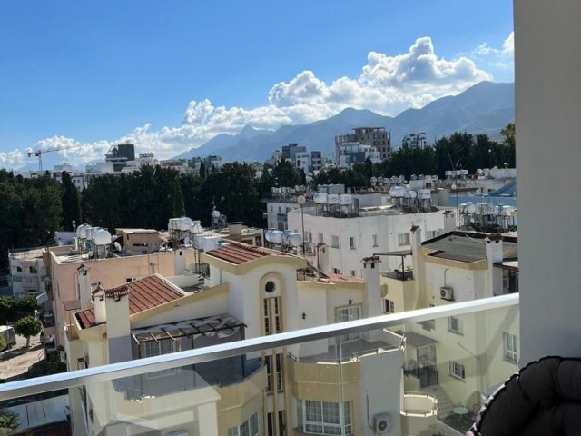 2+1 Wohnungen mit Berg- und Meerblick zum Verkauf im Zentrum von Kyrenia…