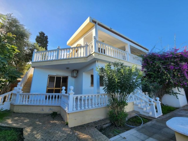 3+1 villa with pool for sale with Turkish title in Bellapais