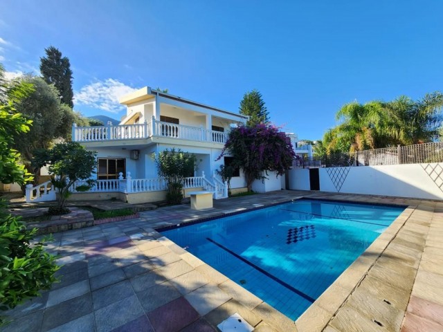 3+1 villa with pool for sale with Turkish title in Bellapais