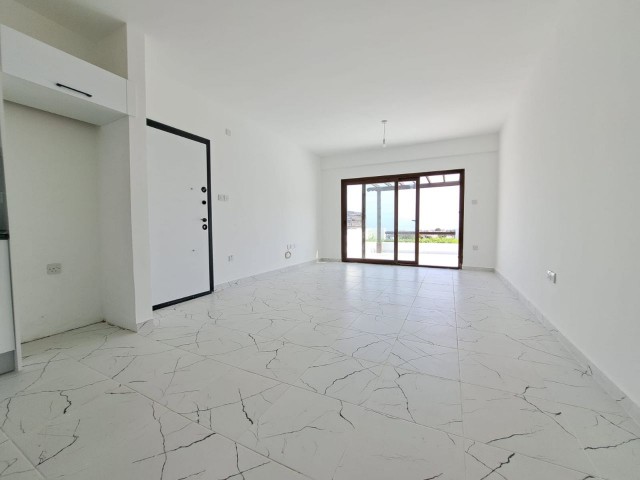 Unsere Maisonette-Penthouse-Wohnung mit Berg- und Meerblick in herrlicher Lage am Sahara-Gelände Girne Alsancak, Eingang Yeşiltepe, steht zum Verkauf.