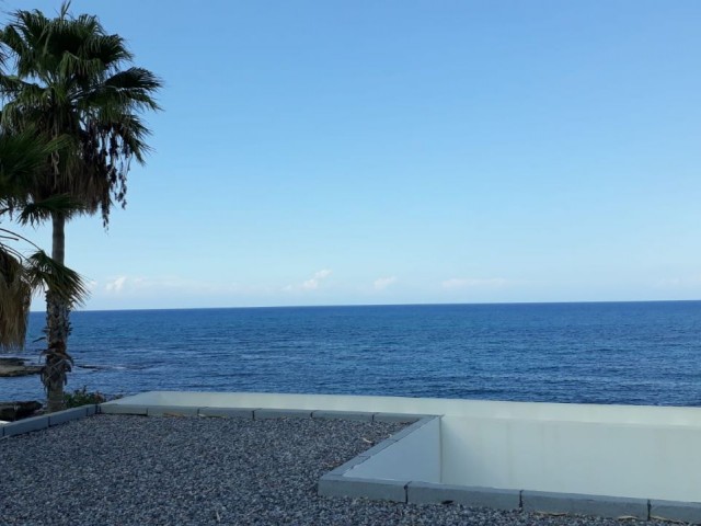 SEAFRONT FLATS FOR RENT IN TRNC GIRNE CENTER DAILY WEEKLY MONTHLY RENTAL