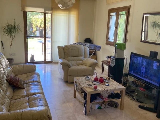 Alsancak Camelot bölgesi.havuzlu satılık 3+1 villa