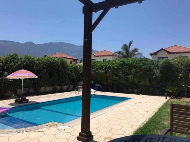 Region Alsancak Camelot. 3+1 Villa mit Pool zu verkaufen