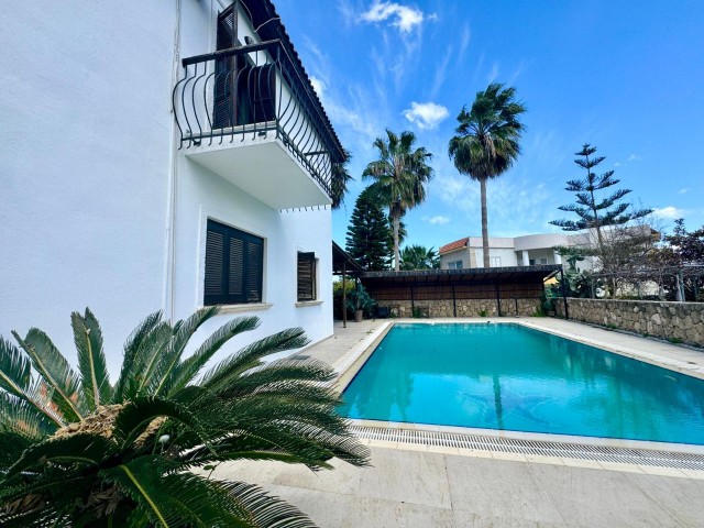 Am schönsten Ort der Region Kyrenia Ozankoy gelegen, steht eine 3+2-Villa mit privatem Pool zum Verkauf.