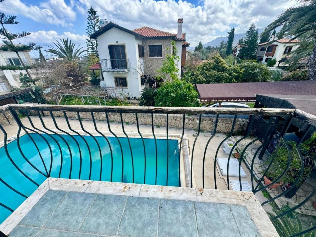 Am schönsten Ort der Region Kyrenia Ozankoy gelegen, steht eine 3+2-Villa mit privatem Pool zum Verkauf.