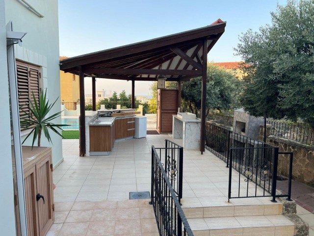 Kyrenia Edremit, 3+1 Mietvilla mit privatem Pool, perfektem Berg- und Meerblick