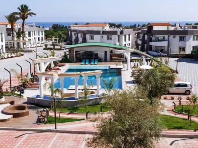 2+1 zum Verkauf auf einem sicheren Grundstück mit Gemeinschaftspool in der Region Kyrenia Karaoglanoglu