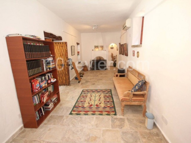 Lapta is also a 5+1 villa with a pre-74 English cob pool 350.000 stg ** 