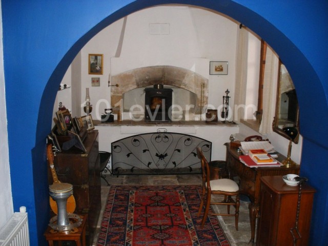 Lapta is also a 5+1 villa with a pre-74 English cob pool 350.000 stg ** 