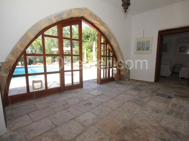 Lapta is also a 5+1 villa with a pre-74 English cob pool 350.000 stg ** 